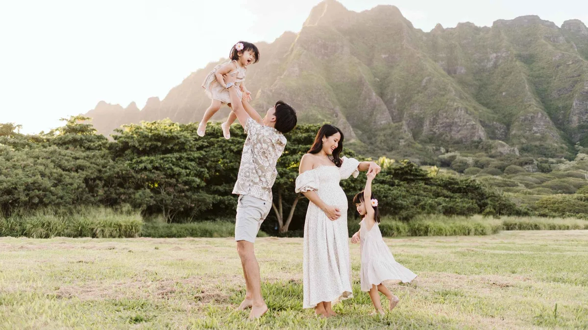 Professional photographer working with a couple on Waikiki Beach during a private Honolulu photoshoot in Hawaii